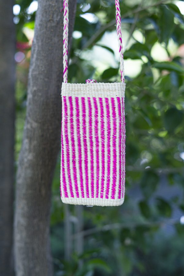 Vista trasera Bolso Mini Paja Toquilla en tono natural y fucsia