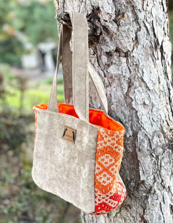 bolso shopper piedra y naranja llamative